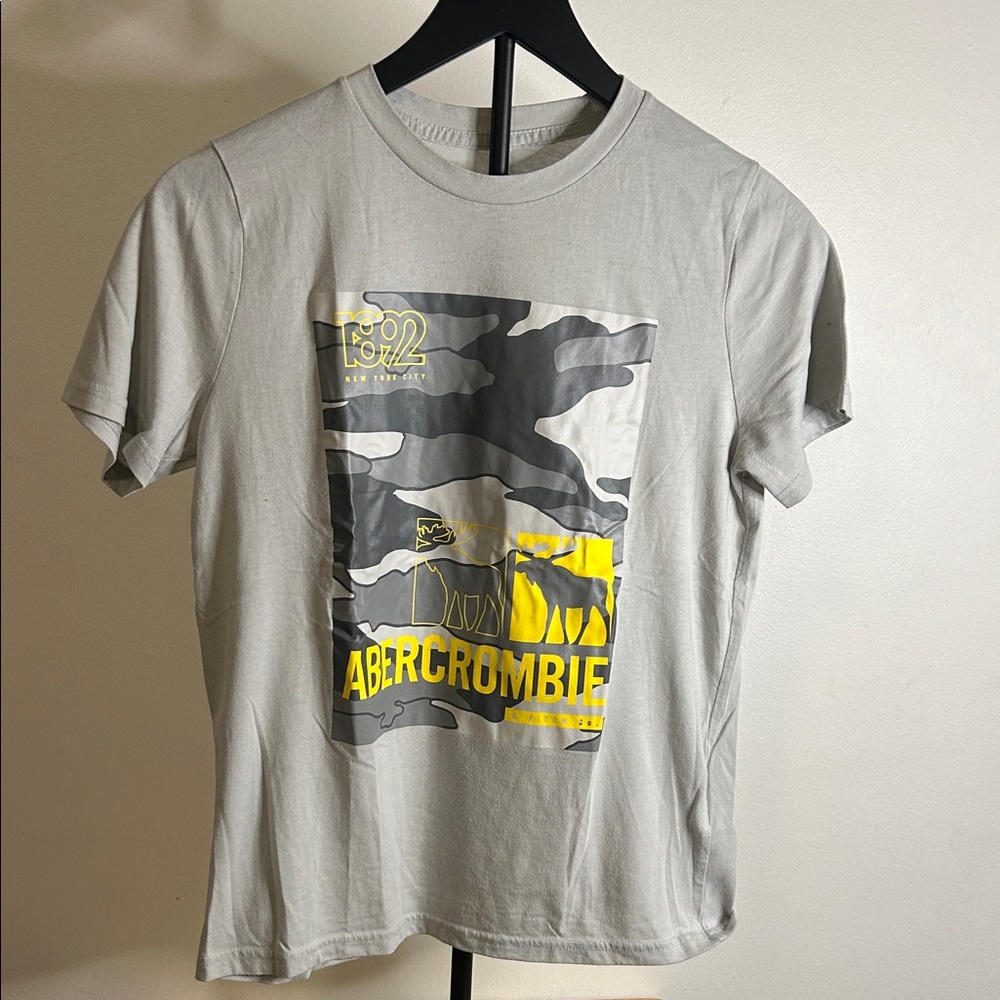 Abercrombie & Fitch Gray Camouflage Tee with Yellow Graphic